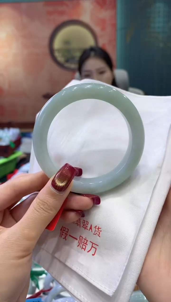 【闪购商品】翡翠手镯未镶嵌多人08956
