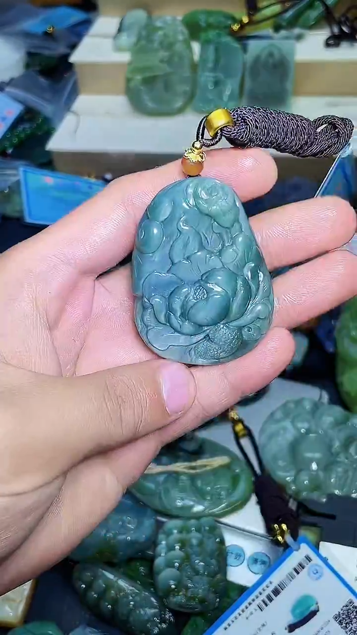 颈饰未镶嵌和田玉1