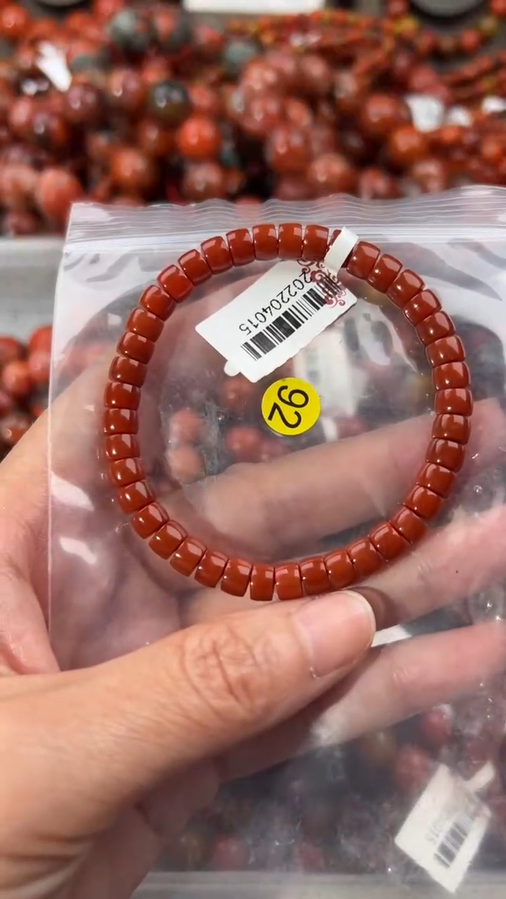 南红玛瑙手串未镶嵌6+