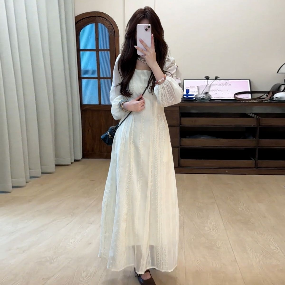 法式漂亮长袖连衣裙蕾丝气质复古气质收腰显瘦名媛秋季长款仙女裙