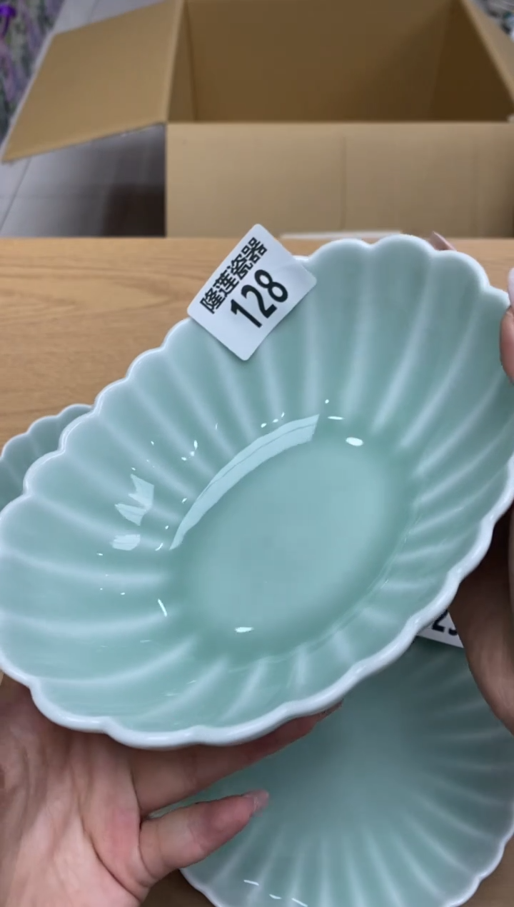 瓷片乐**满隆莲瓷器欢迎大家