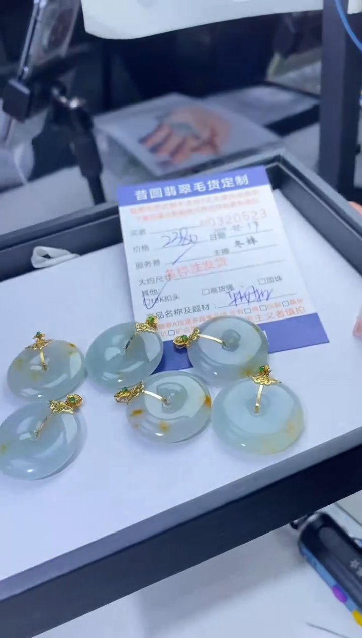 【闪购商品】翡翠吊坠(不含链)18K金镶嵌多样性发其一320523