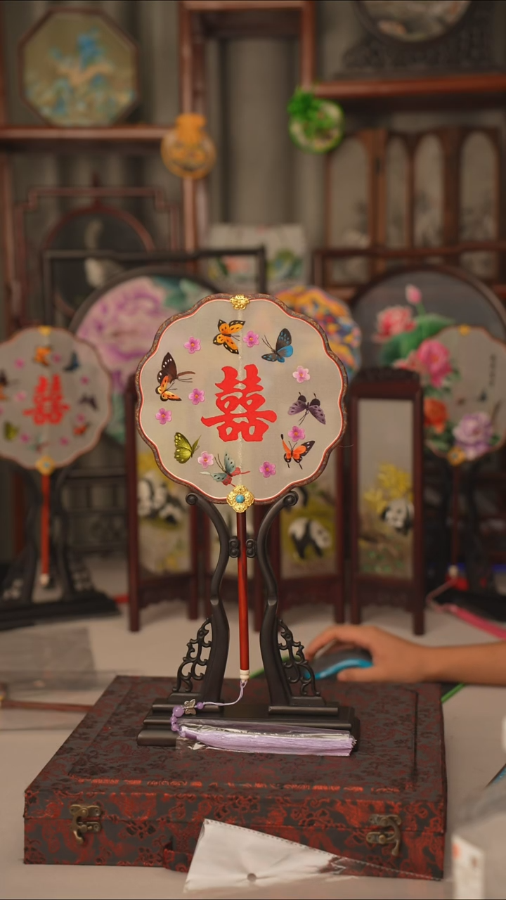 扇子苏绣作品手工团扇