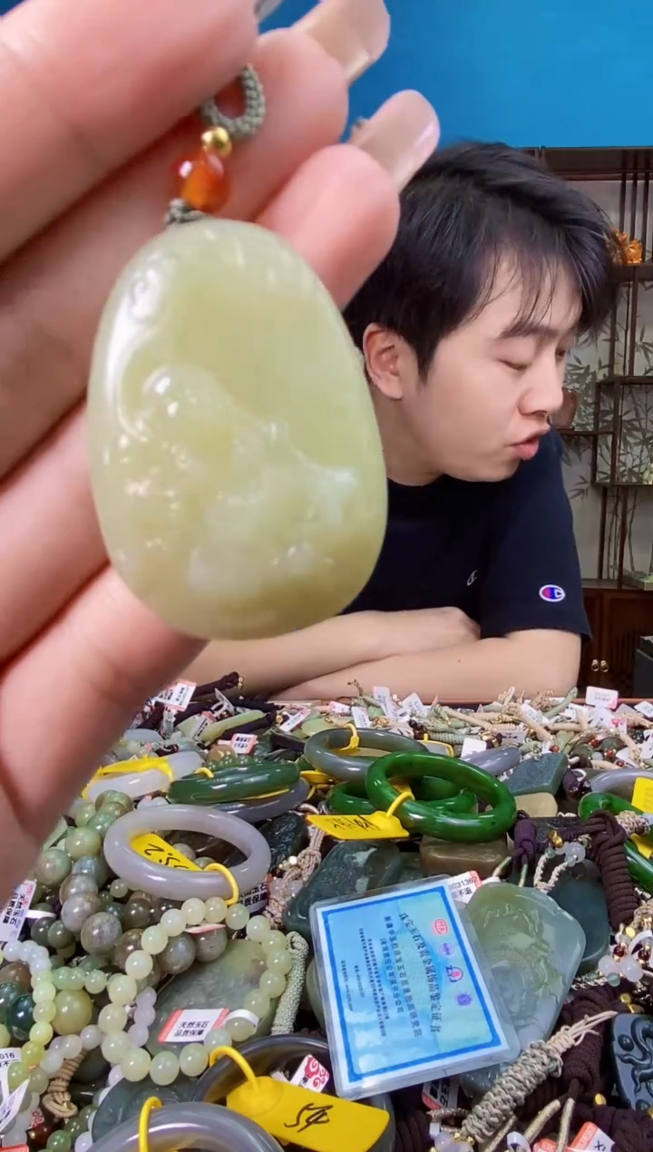 颈饰未镶嵌和田玉1