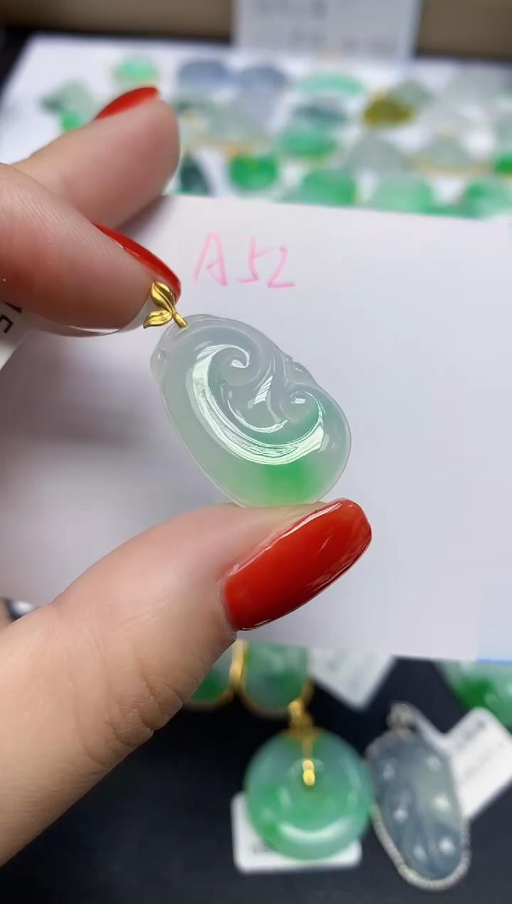 颈饰18K金镶嵌翡翠天然缅甸翡翠A货翡翠百元以上9元证书费自理