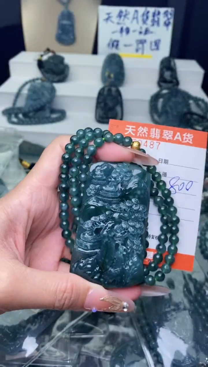 【闪购商品】翡翠颈饰未镶嵌··········