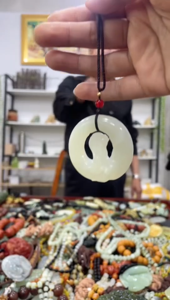 未镶嵌岫玉吊坠    