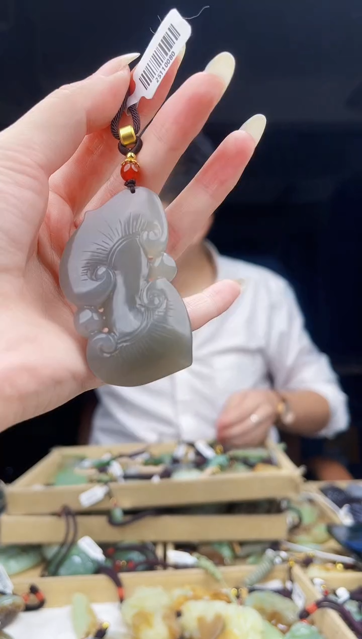 颈饰未镶嵌和田玉1