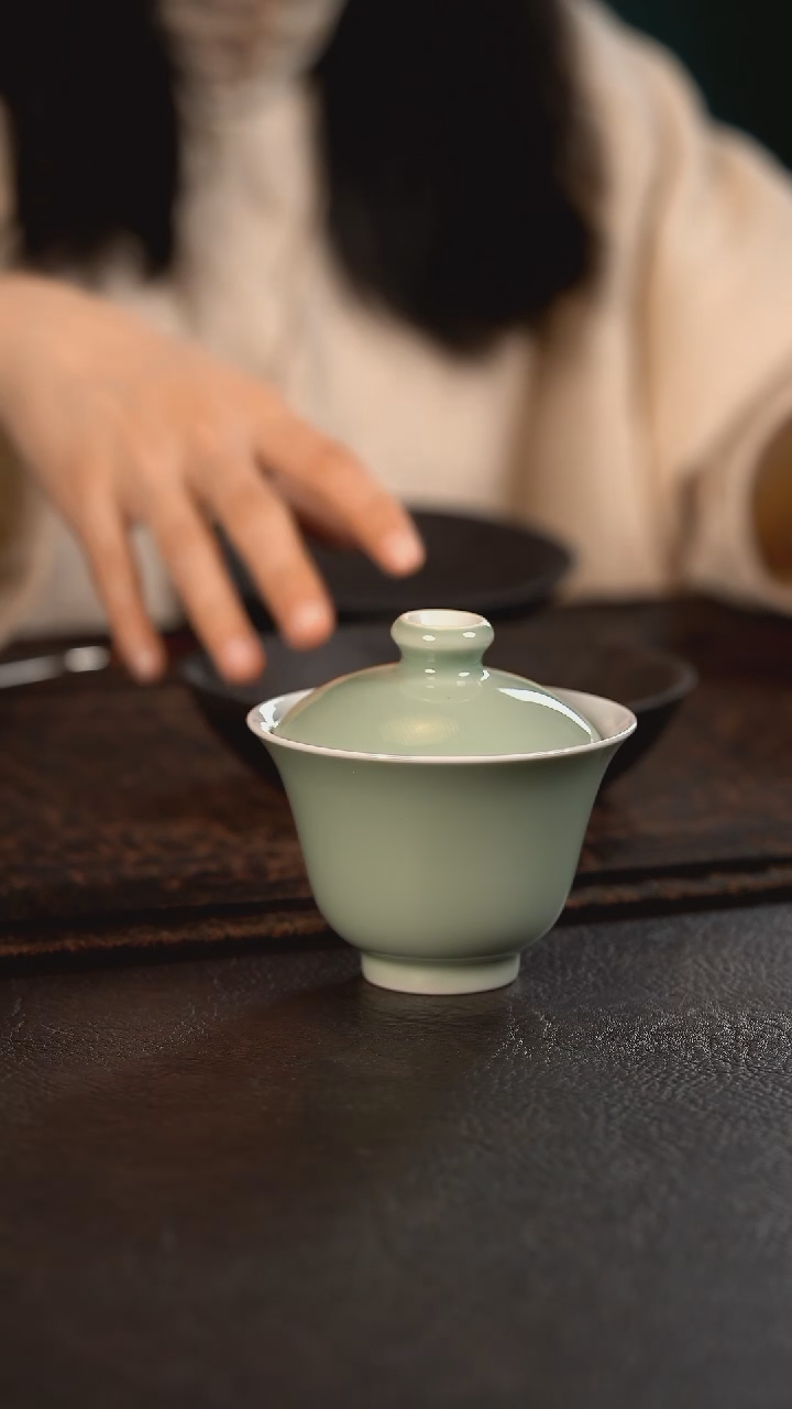 【闪购商品】杯云霞珍藏豆青小盖碗