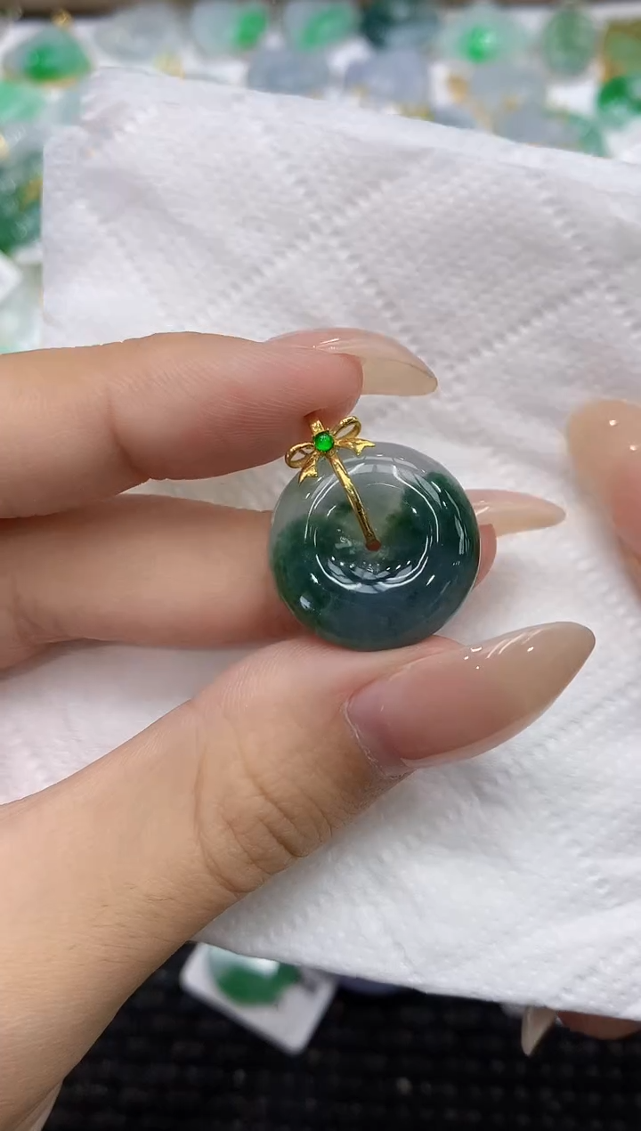 颈饰18K金镶嵌翡翠111111111111