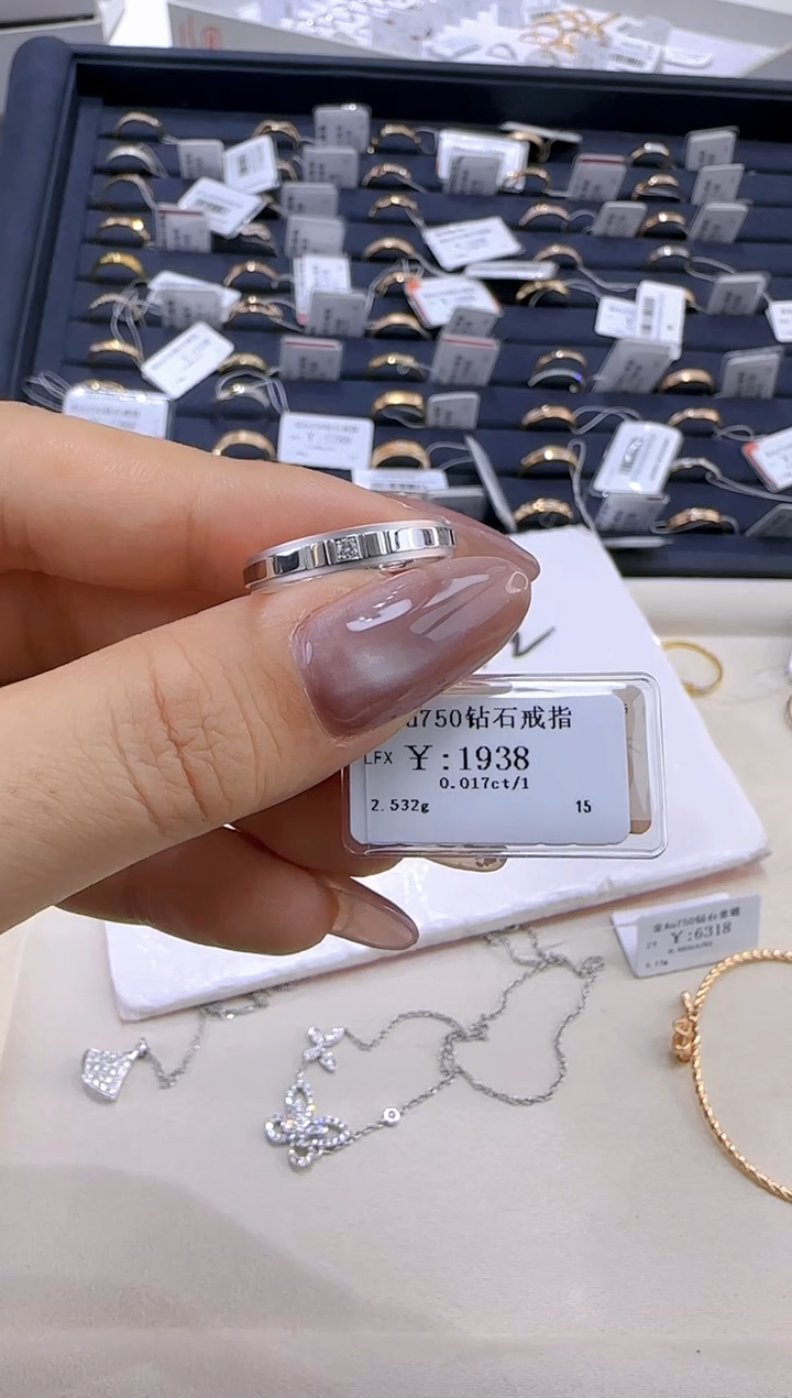 【闪购商品】钻石戒指/指环18K金镶嵌175000