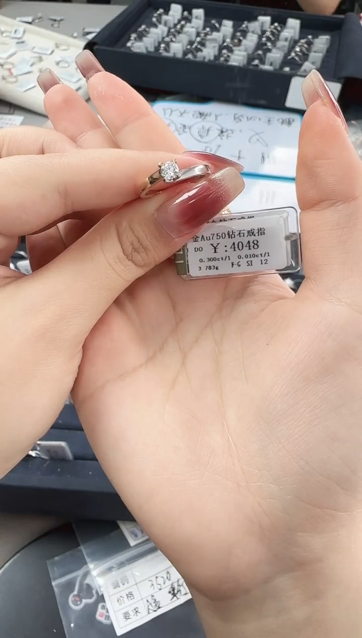 【闪购商品】钻石戒指/指环18K金镶嵌A010329165