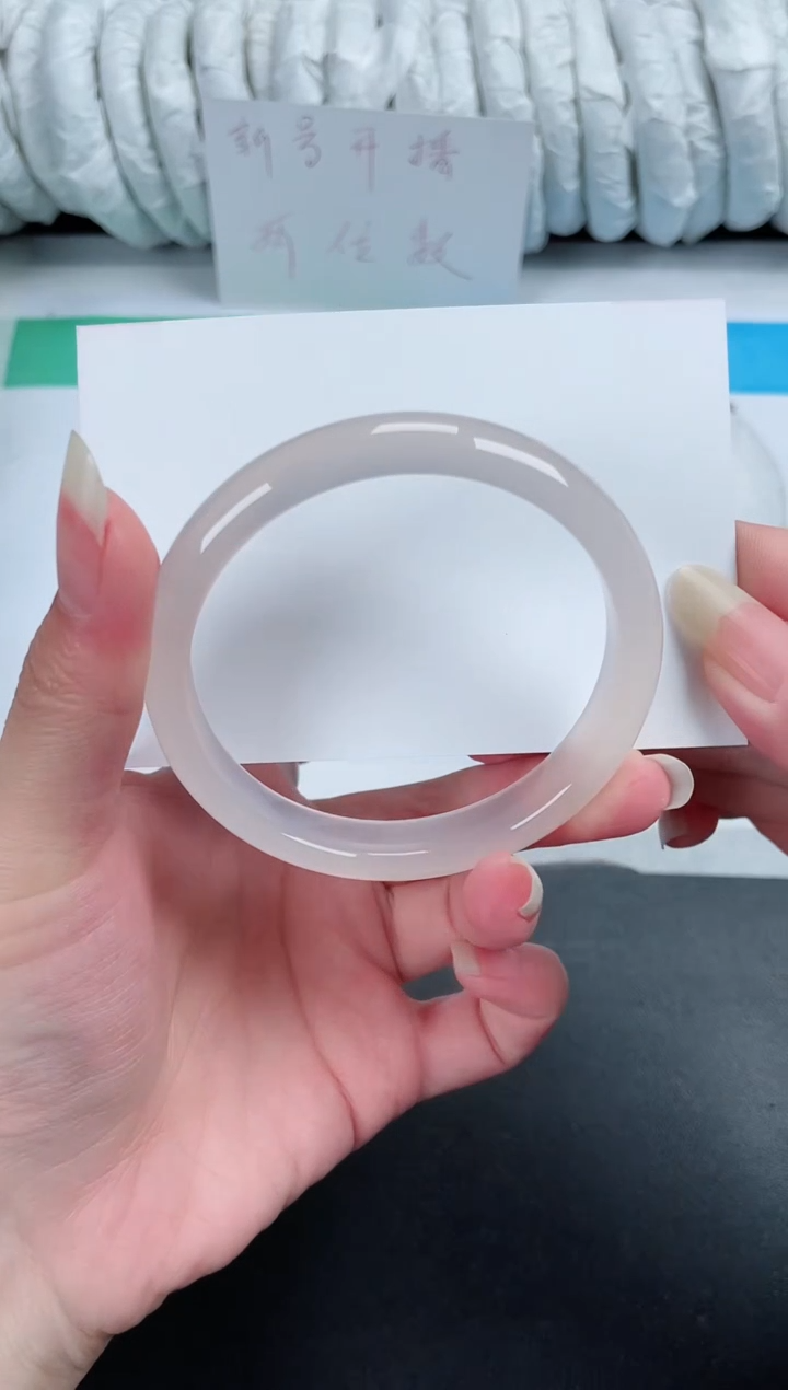 【闪购商品】石英质玉手镯未镶嵌24-57.3