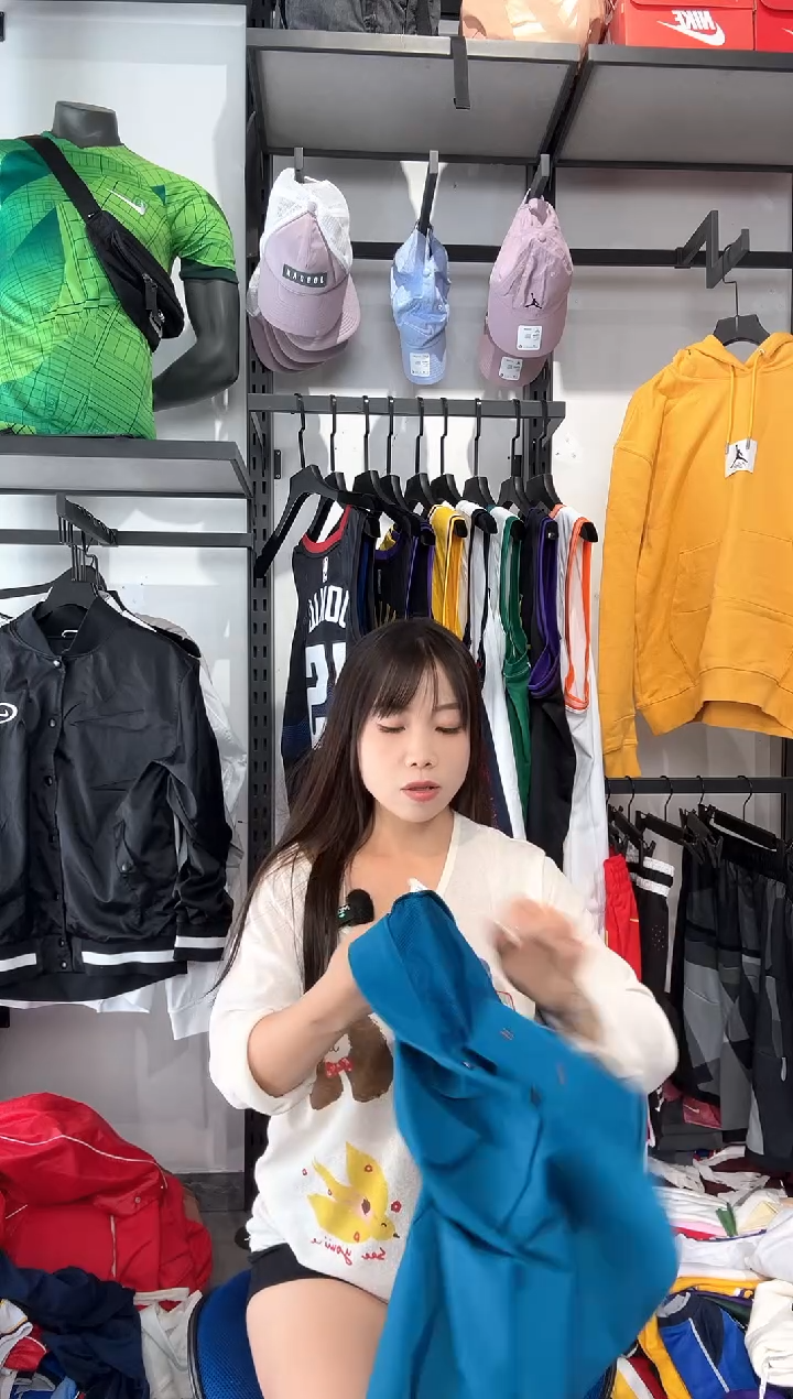 1575  编码 耐克卫衣服饰过款为准 尺码m