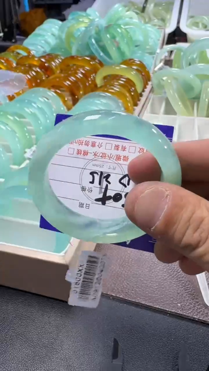 未镶嵌蛇纹石玉手镯1