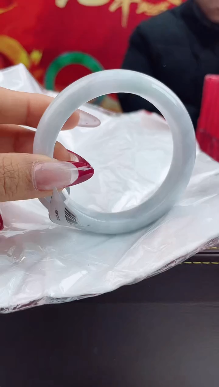 【闪购商品】翡翠手镯未镶嵌5翡翠手镯（微瑕）