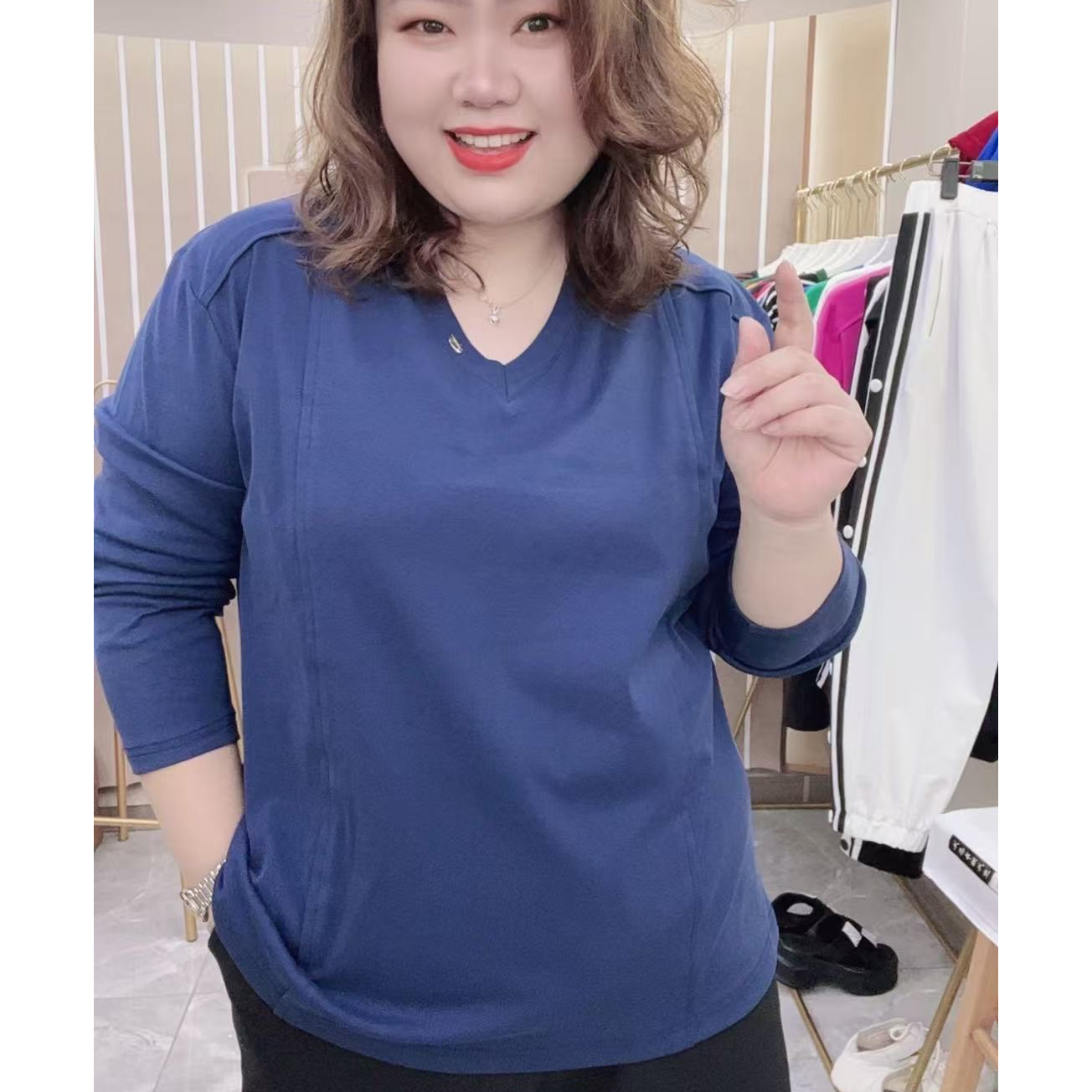 2025秋季新款鱼骨T恤大码时尚T恤百搭纯色V领长袖宽松显瘦上衣女
