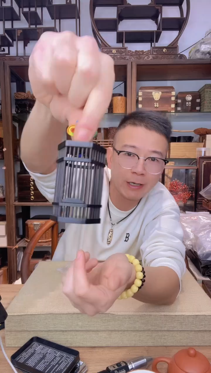 乌木类书架832紫光檀蝈蝈笼手把件  六角
