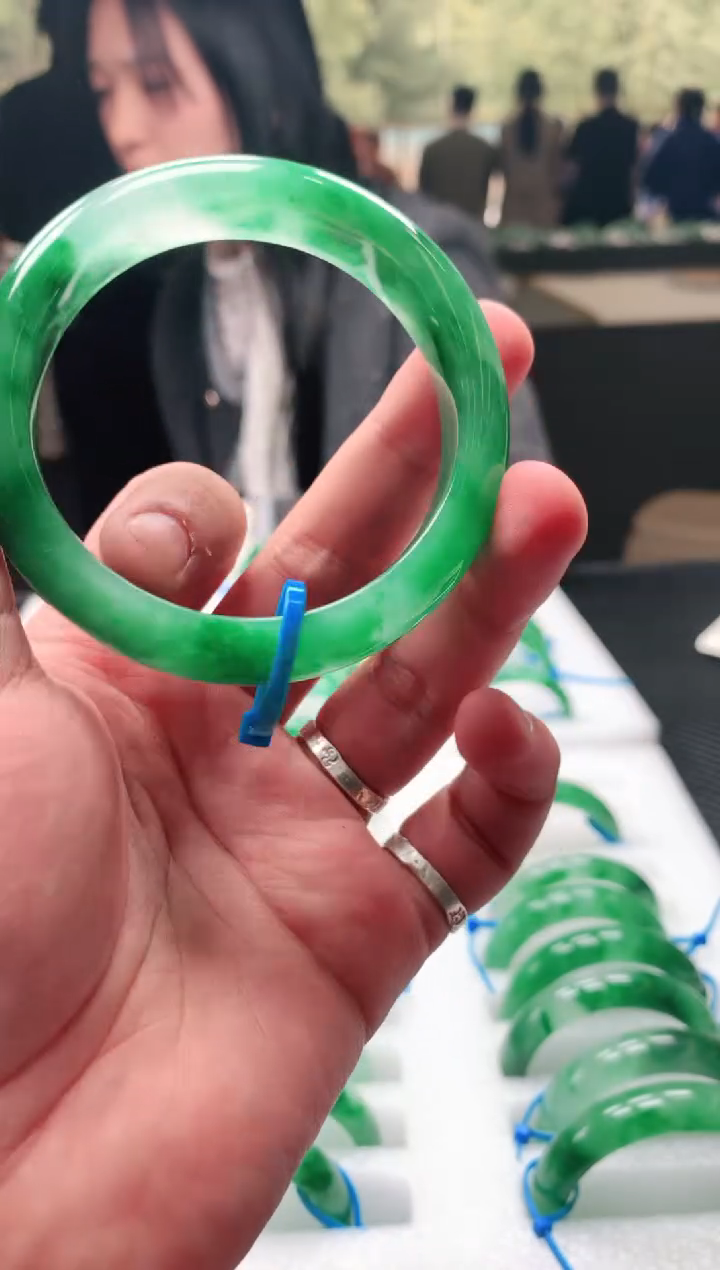 【闪购商品】石英质玉手镯未镶嵌冰飘花手镯