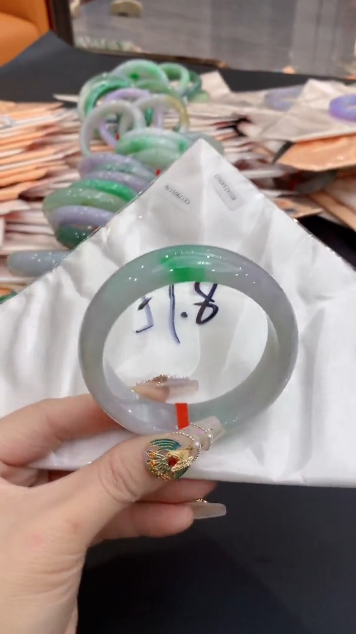 【闪购商品】翡翠手镯未镶嵌0917852603