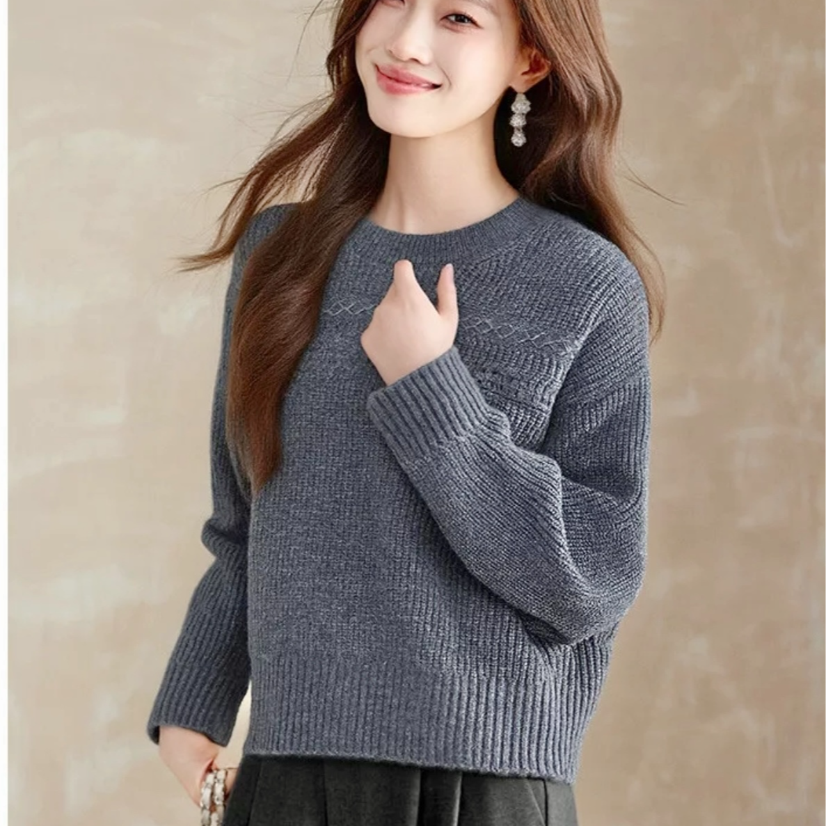 2025冬季新款纯色设计感菱形格镂空女式套头上衣