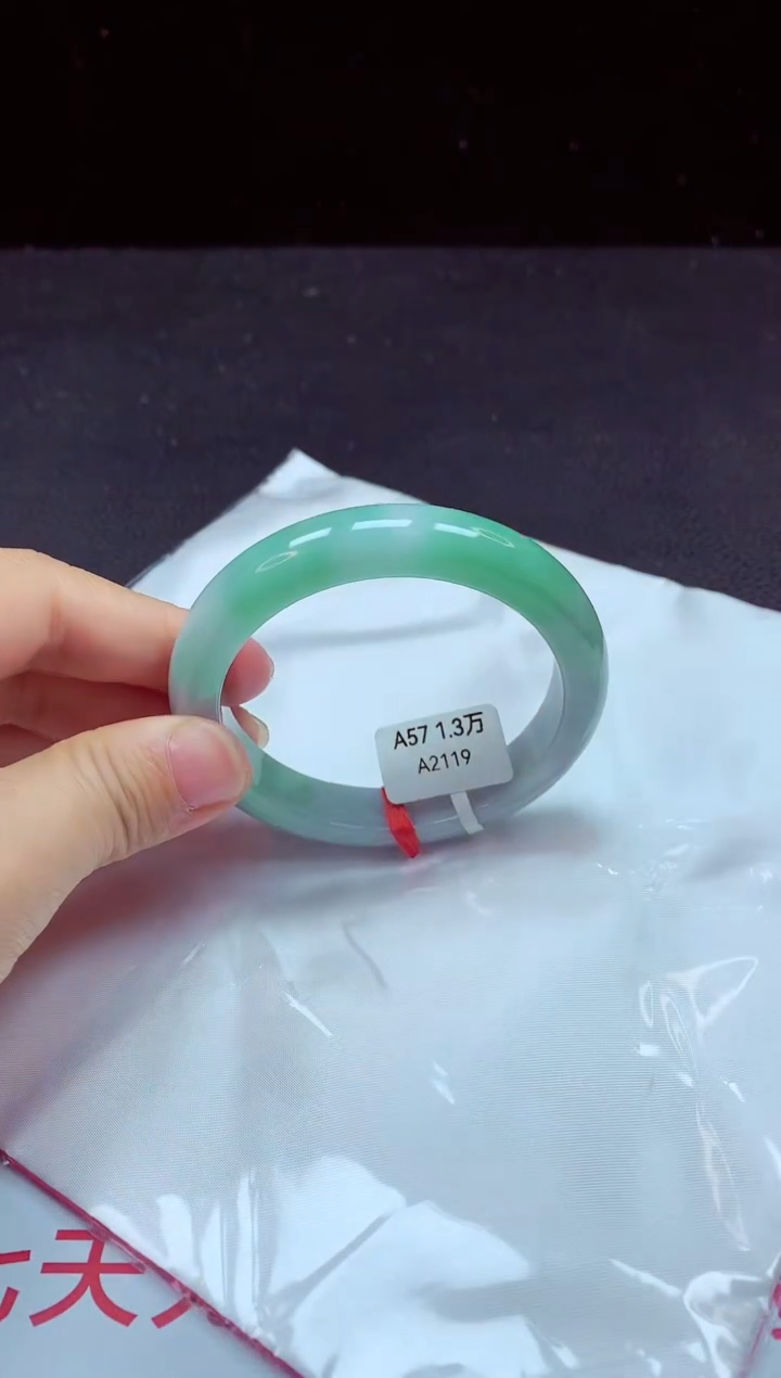【闪购商品】翡翠手镯未镶嵌镯子57+