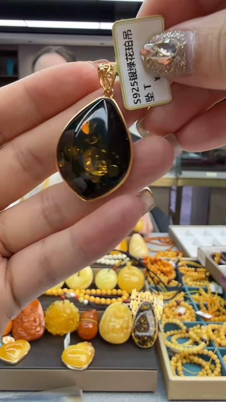 琥珀颈饰未镶嵌55秒拍号 假一罚三