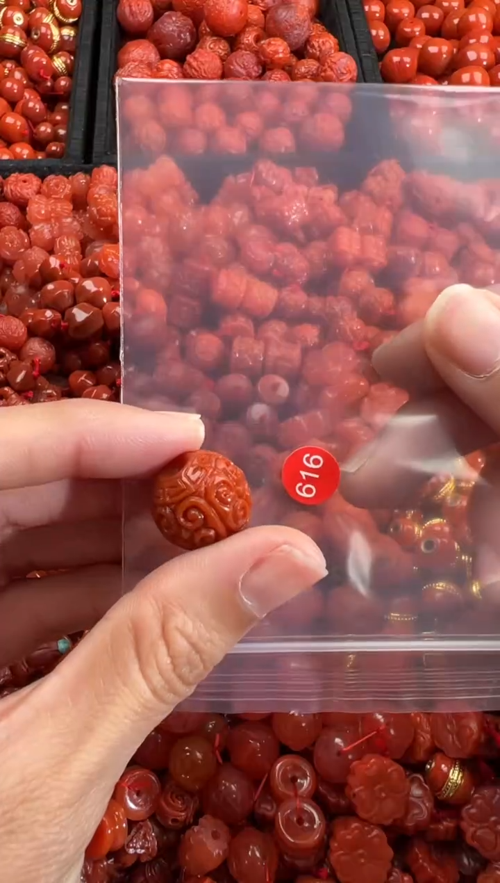 南红玛瑙未镶嵌颈饰1