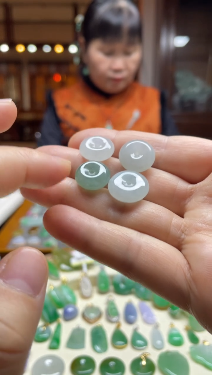 【闪购商品】翡翠颈饰未镶嵌平安扣多样性发其一