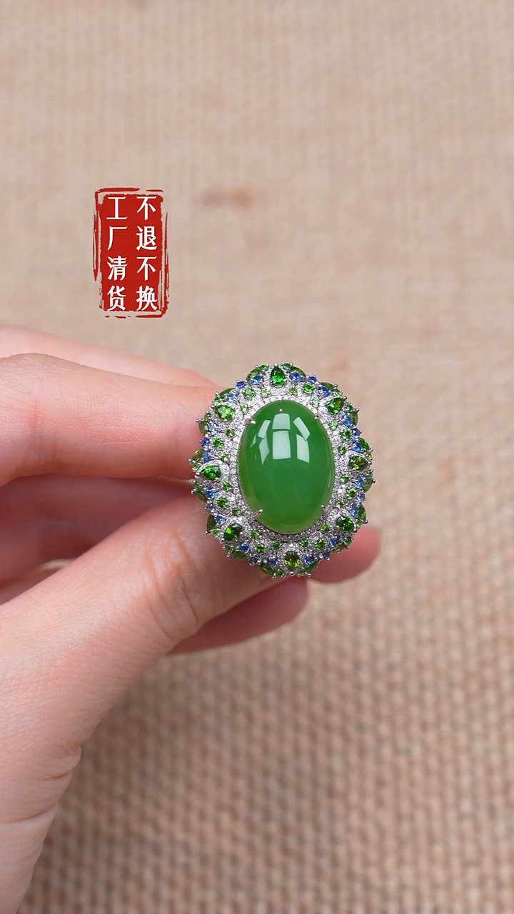 18K金镶嵌和田玉挂件112【不退不换】正常结构微色花两戴款