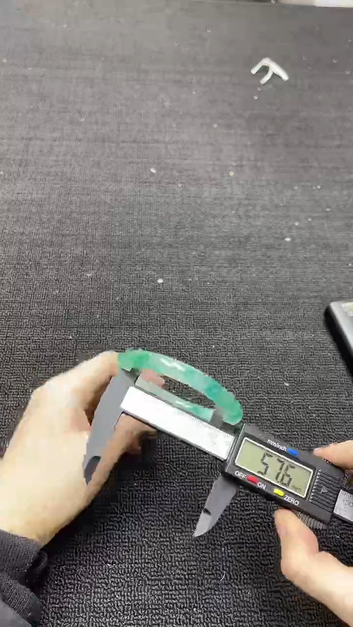 【闪购商品】翡翠手镯未镶嵌精美手镯109