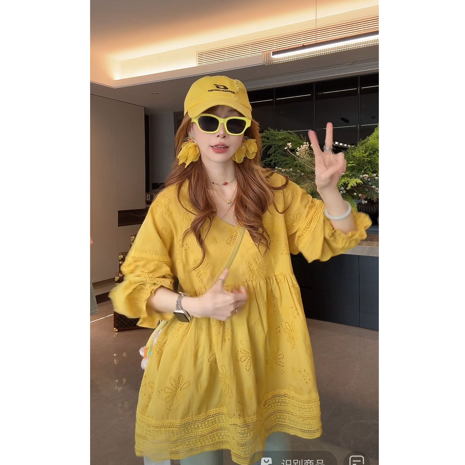 ZX6236法式甜美时尚镂空刺绣蕾丝花边灯笼袖衬衫女2025春夏新款