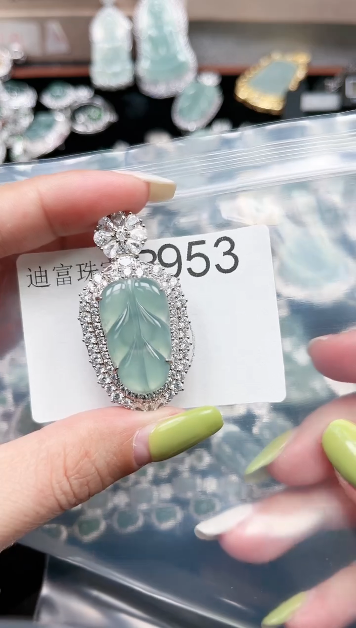 【闪购商品】翡翠颈饰未镶嵌953赠皮绳