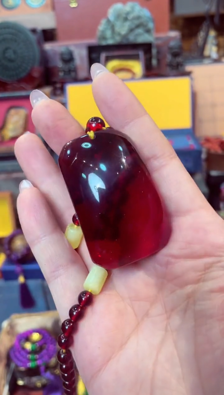 【闪购商品】血珀颈饰未镶嵌无事牌             