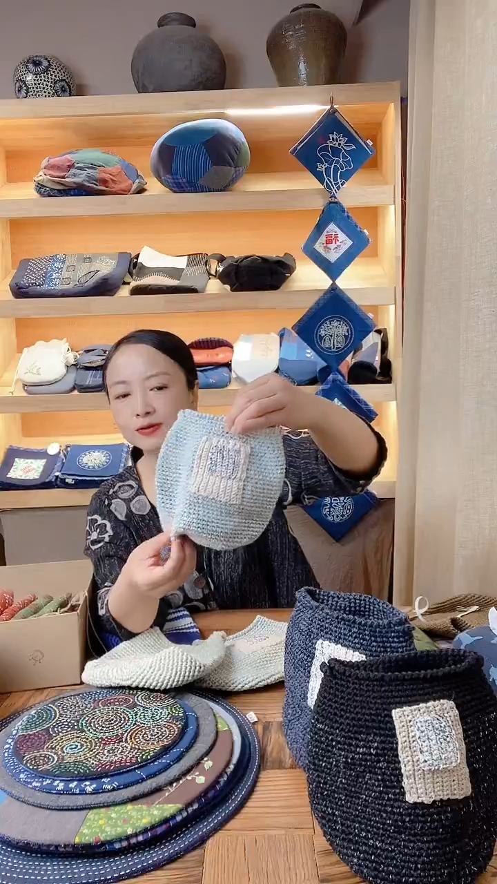 棉浅蓝色手机包棉草