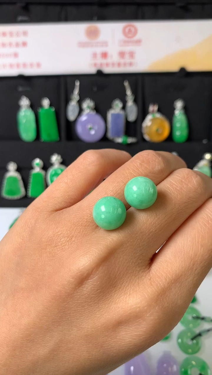 18K金镶嵌翡翠耳饰耳环