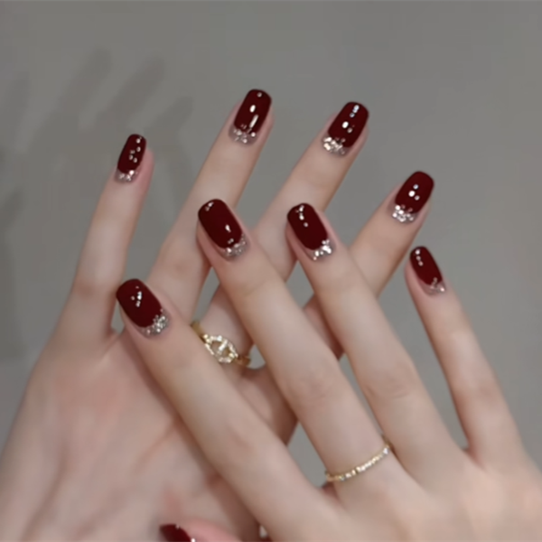 酒红碎闪手工穿戴甲秋冬显白纯色高级感短款成品美甲可拆卸甲片