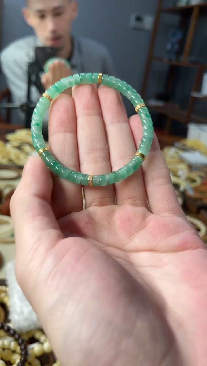 未镶嵌非洲翠石英质玉非洲翠