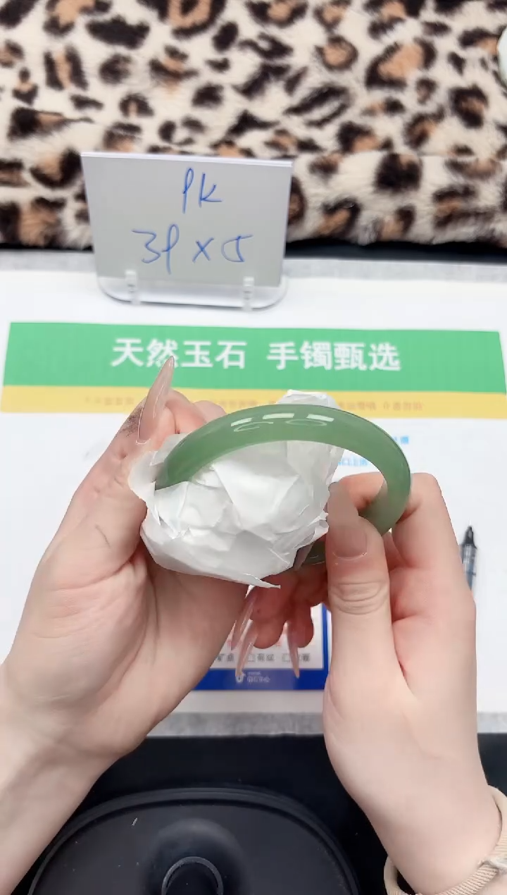 【闪购商品】石英质玉手镯未镶嵌102-61