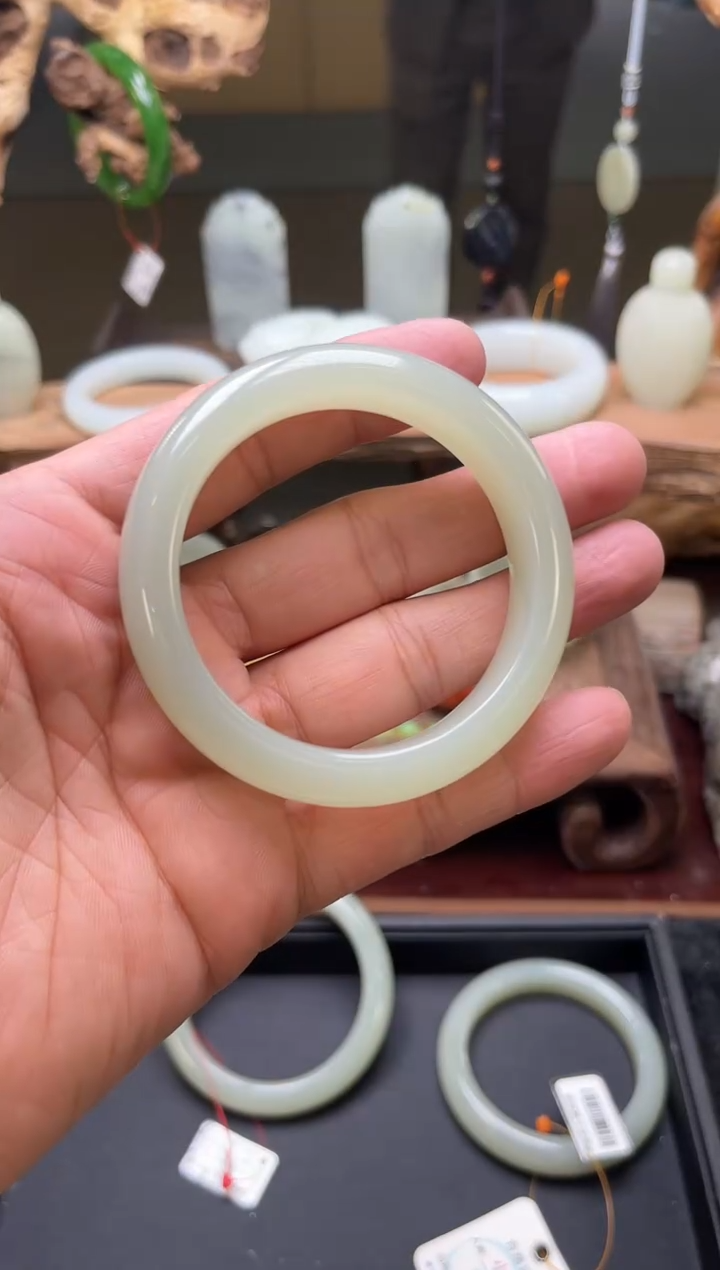 【闪购商品】和田玉手镯未镶嵌且末青白手镯54+圈9006680