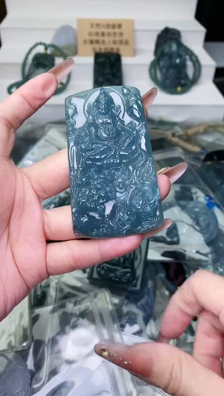 颈饰未镶嵌翡翠 