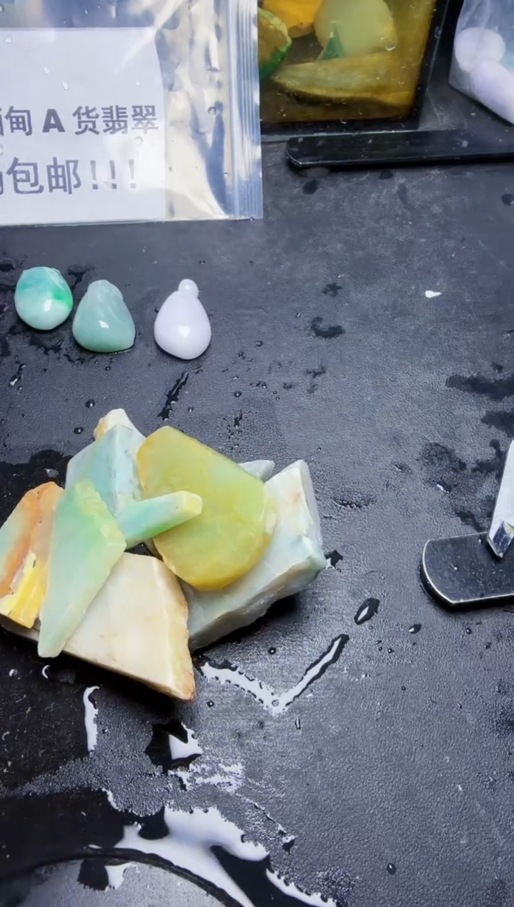 未镶嵌挂件翡翠058