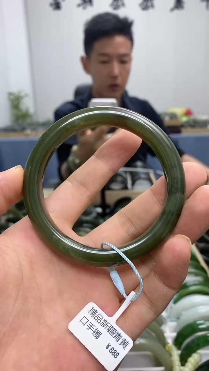 和田玉手镯未镶嵌卫*宝60.2