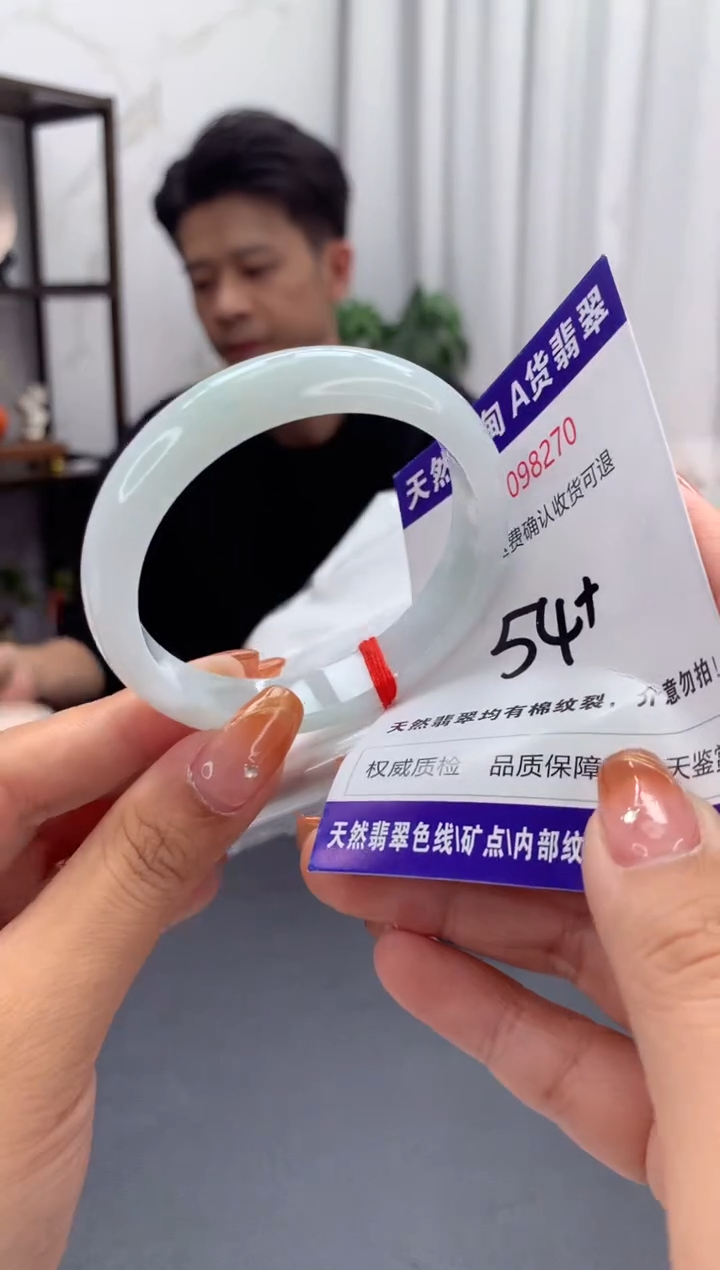 未镶嵌手镯翡翠有纹，完美者勿拍