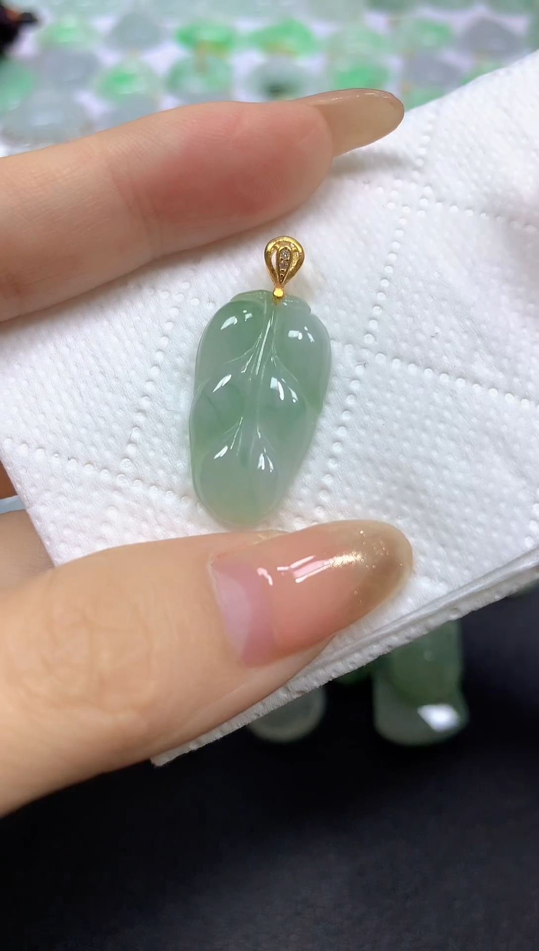 颈饰未镶嵌翡翠 