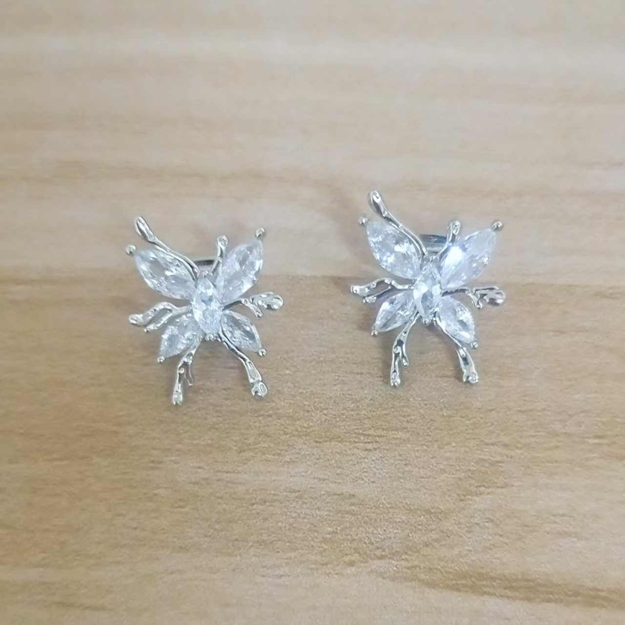 合金耳饰 合金耳饰 耳夹 蝴蝶  一对（单拍不匹配别的耳机）