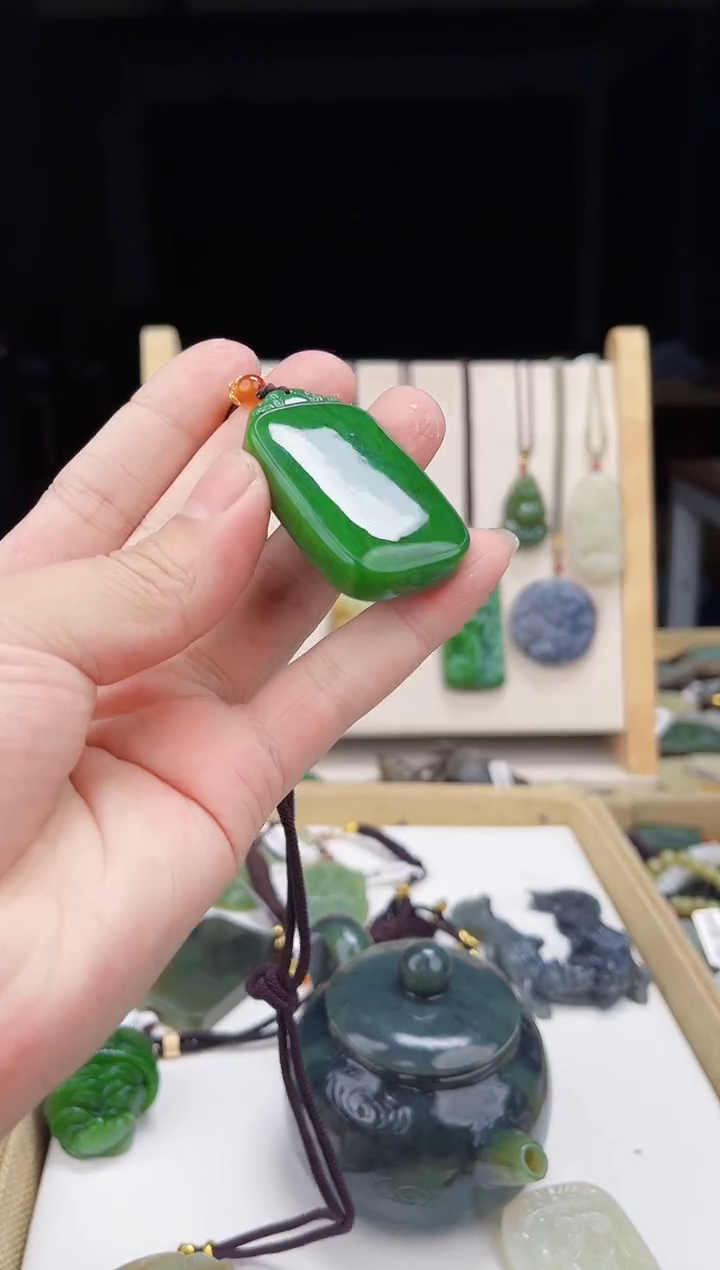 颈饰未镶嵌和田玉1