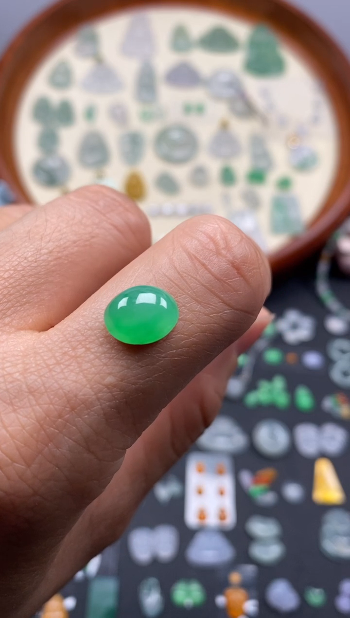 【闪购商品】翡翠未镶嵌颈饰冰果緑蛋面/芬