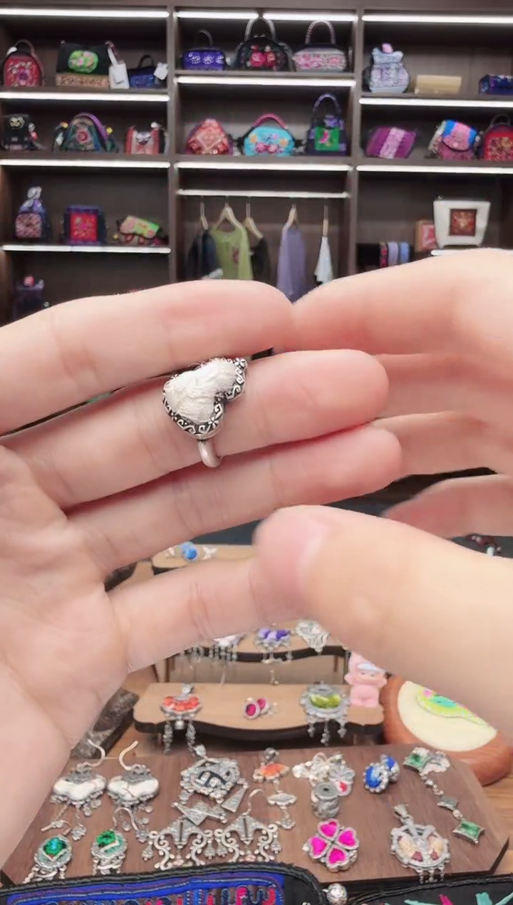 织绣131蒙阿苏苗绣传承旗舰店