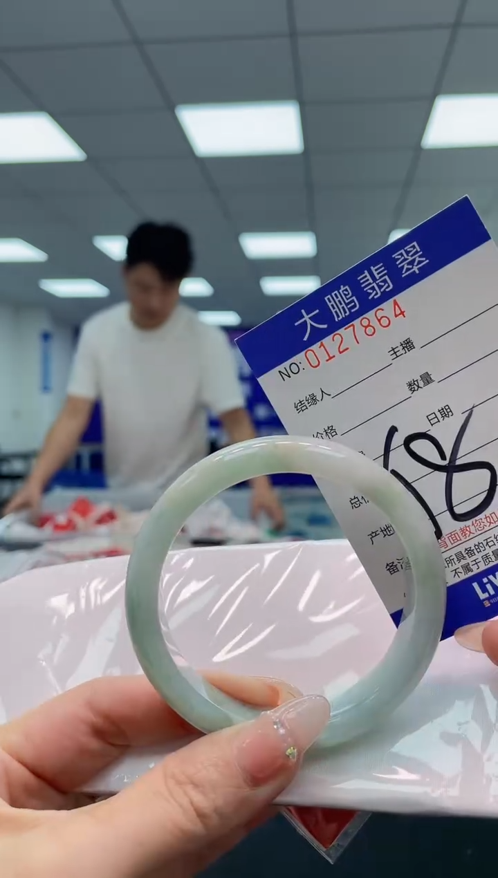 翡翠手镯未镶嵌啊